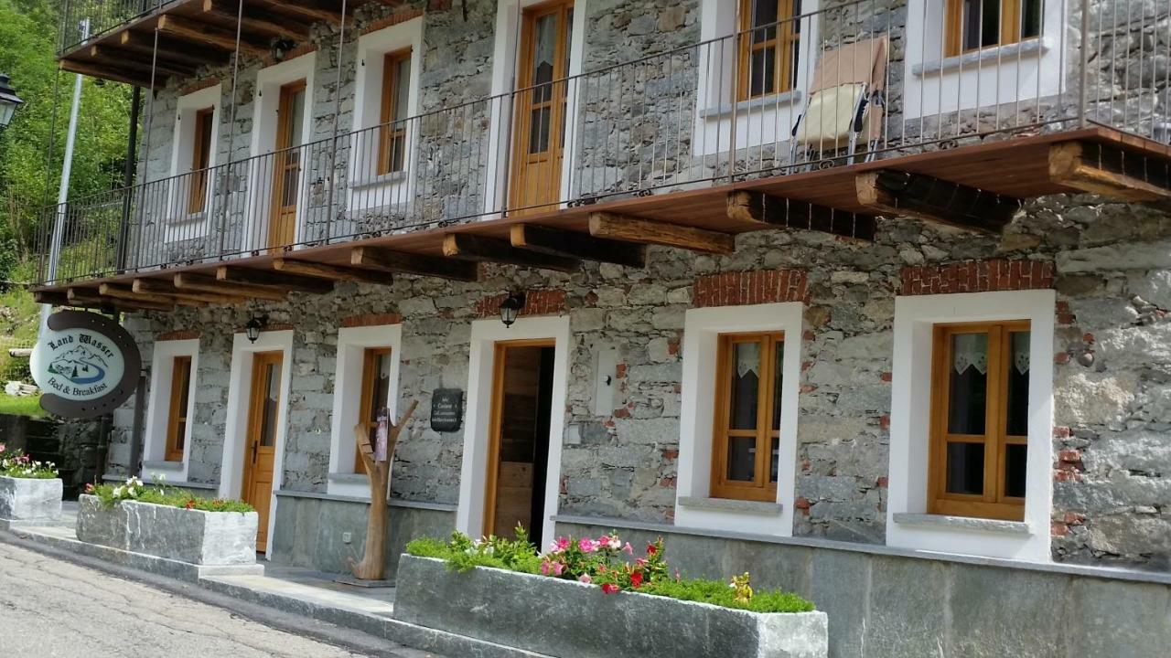 Ospitalita Rurale Familiare Land Wasser Bed & Breakfast Varallo Exterior photo